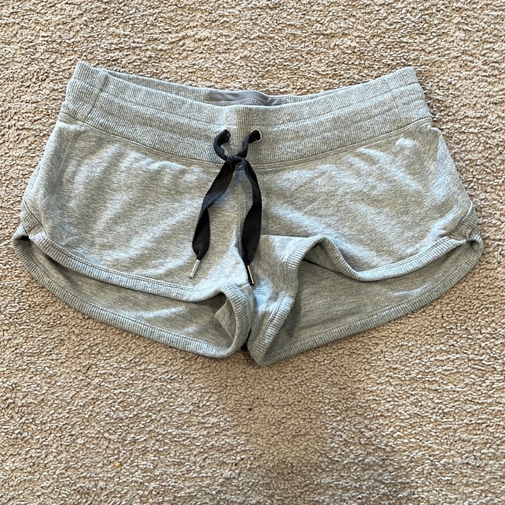 Lululemon jogging sweat shorts size 6 grey excellent condition